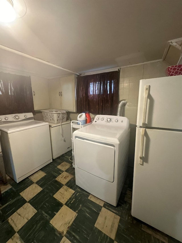 laundry room featuring washing machine and clothes dryer