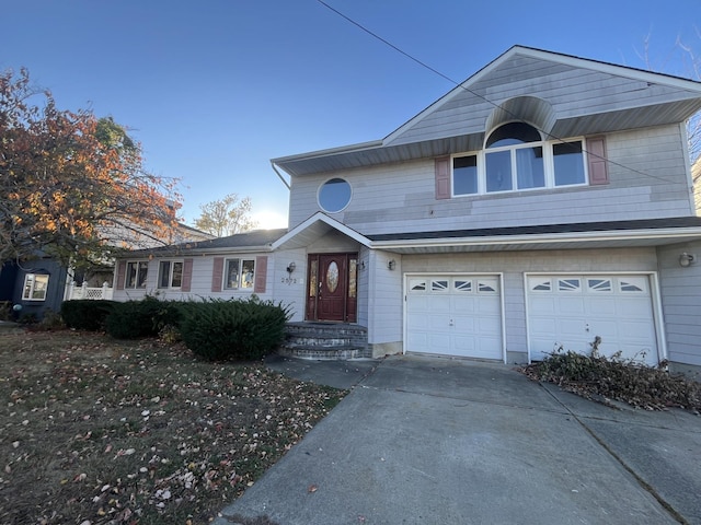 view of front property featuring a garage