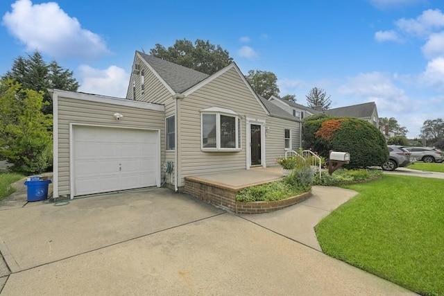 view of front of house featuring a garage and a front lawn