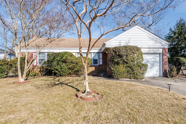 view of front of property featuring a garage and a front lawn