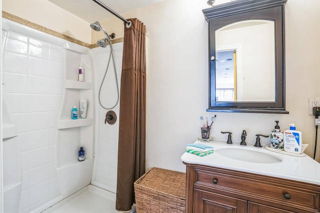 bathroom featuring a shower with shower curtain and vanity