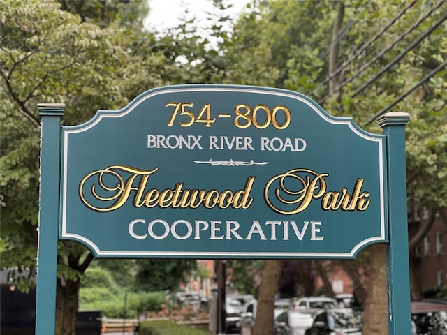 view of community / neighborhood sign