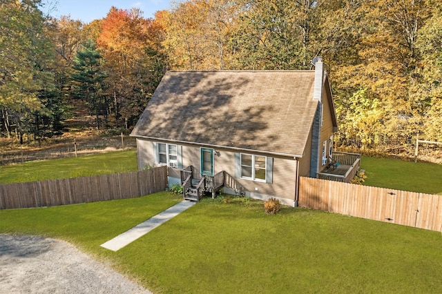 view of front facade featuring a front yard