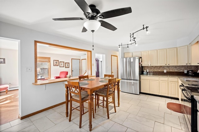 dining space with sink and ceiling fan