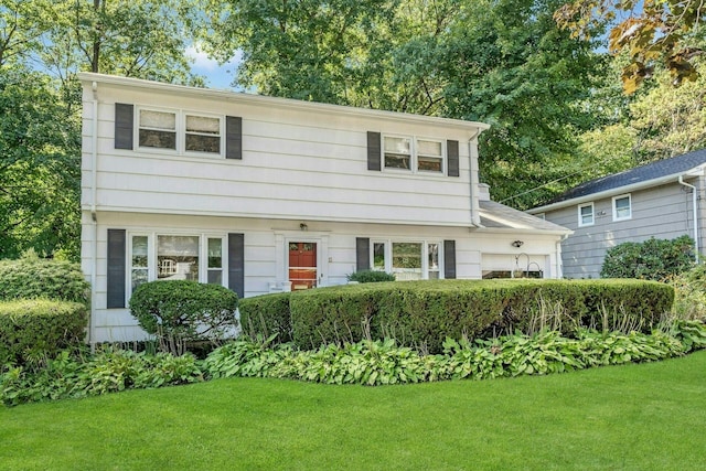 view of front facade with a front yard