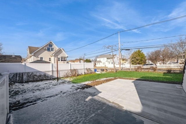 view of yard featuring a patio