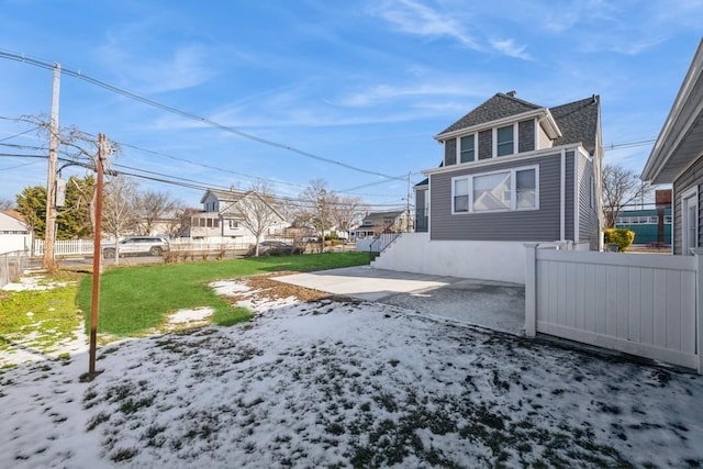 view of yard featuring a patio