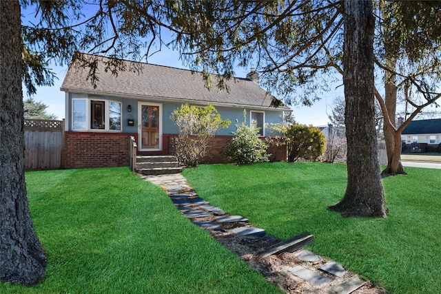 view of front facade with a front yard