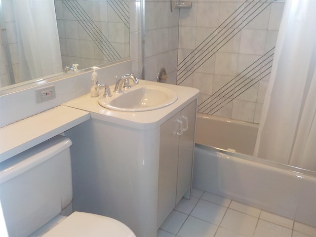 full bathroom featuring shower / bath combination with curtain, tile patterned floors, toilet, and vanity