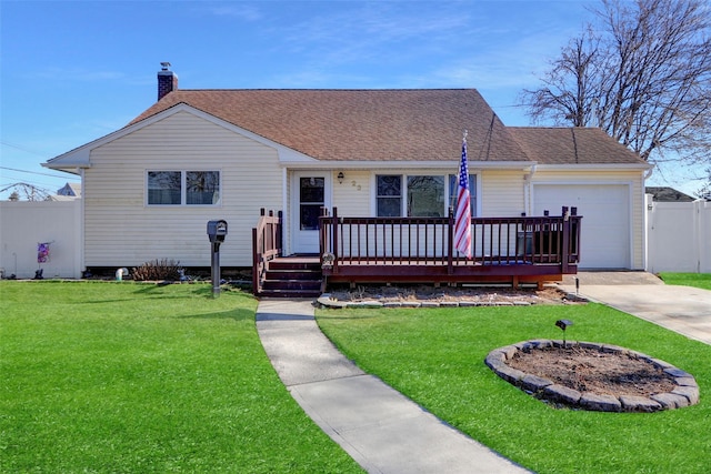 view of front of house featuring a garage and a front yard