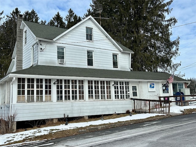 view of front of property