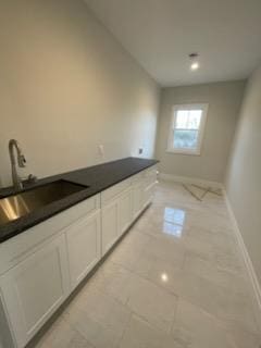 bathroom featuring sink