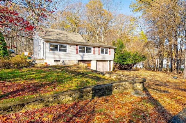 view of front facade with a garage and a front yard