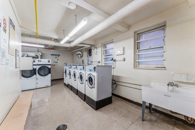 laundry room with sink and washing machine and dryer