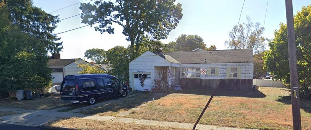 view of front of home with a front yard