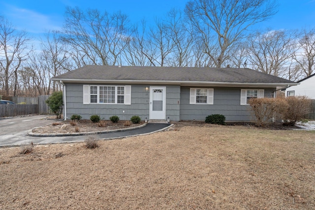 single story home featuring a front yard