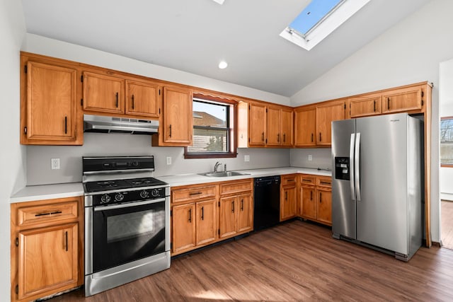 kitchen featuring sink, dishwasher, gas range oven, dark hardwood / wood-style flooring, and stainless steel fridge with ice dispenser