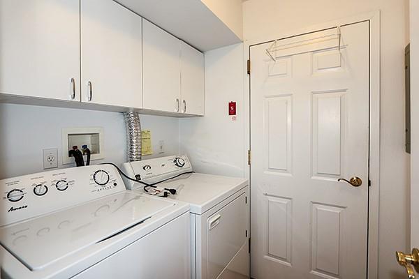 laundry room with cabinets and washing machine and dryer