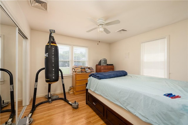 bedroom featuring ceiling fan, light hardwood / wood-style floors, and a closet