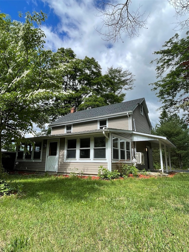 farmhouse inspired home featuring a front yard