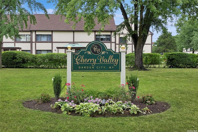 community sign with a lawn