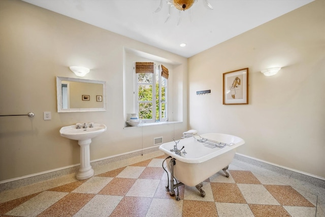 bathroom featuring a washtub