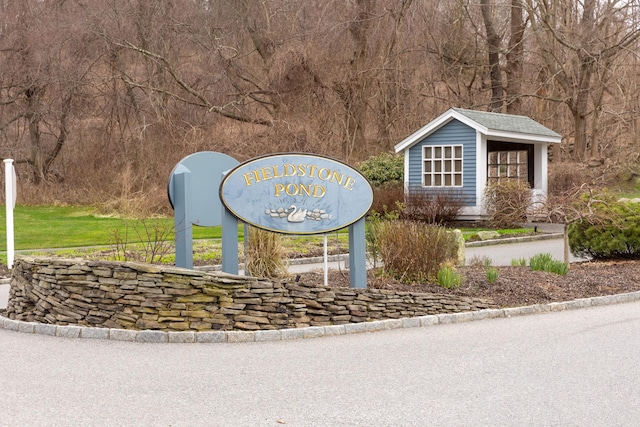 view of community / neighborhood sign