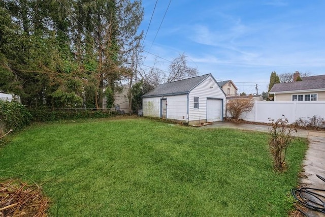 view of yard featuring a garage and an outdoor structure