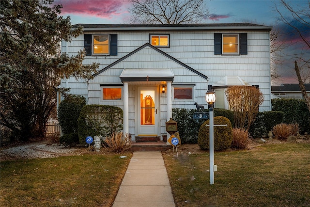 view of front of house featuring a lawn