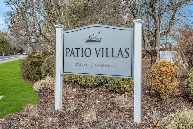 view of community / neighborhood sign