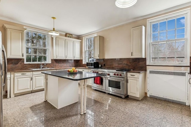 kitchen with sink, decorative backsplash, hanging light fixtures, and appliances with stainless steel finishes