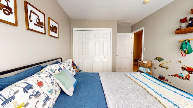 bedroom featuring a closet