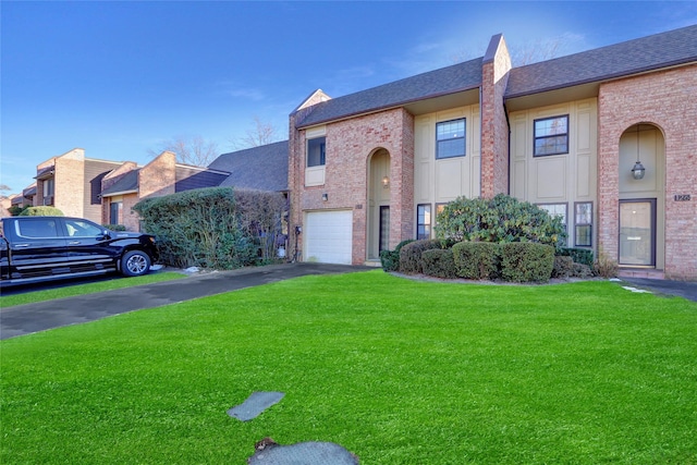 townhome / multi-family property featuring a garage and a front yard