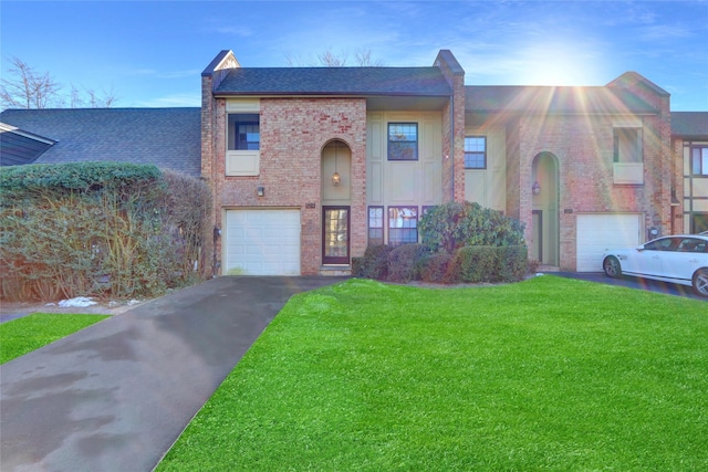 view of front of property featuring a garage and a front yard