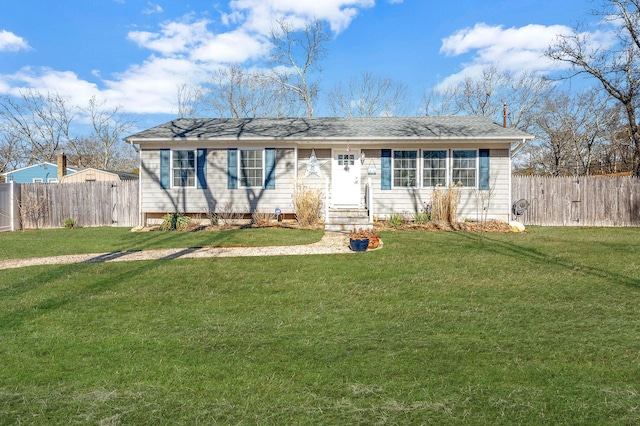 single story home with entry steps, fence, and a front yard