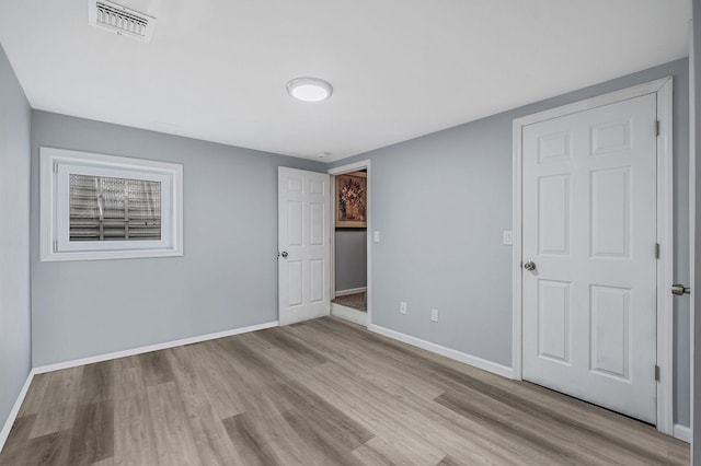 unfurnished room featuring light hardwood / wood-style flooring