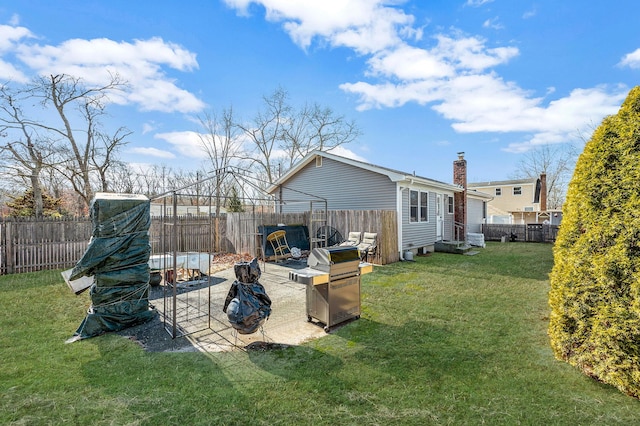 view of yard featuring a patio area