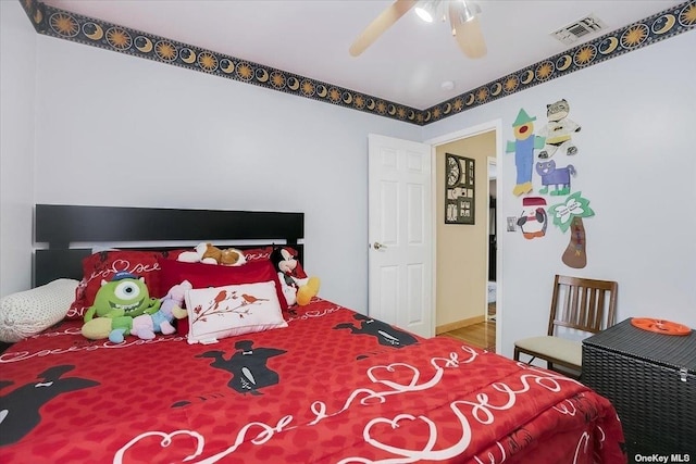 bedroom with ceiling fan