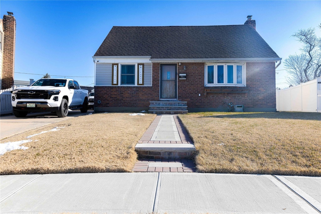 view of front of house with a front lawn