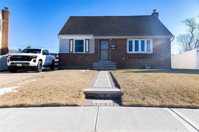 view of front of house with a front lawn