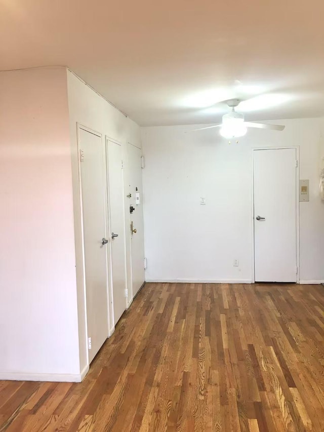 spare room featuring dark wood-type flooring and ceiling fan