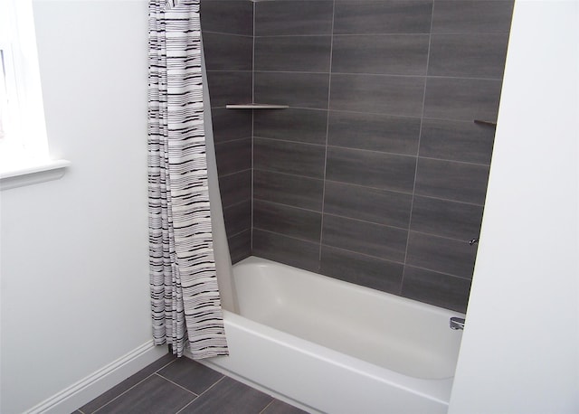 bathroom featuring shower / tub combo with curtain