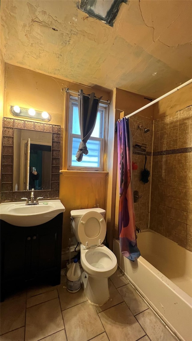 full bathroom featuring shower / bathtub combination with curtain, vanity, tile patterned floors, and toilet