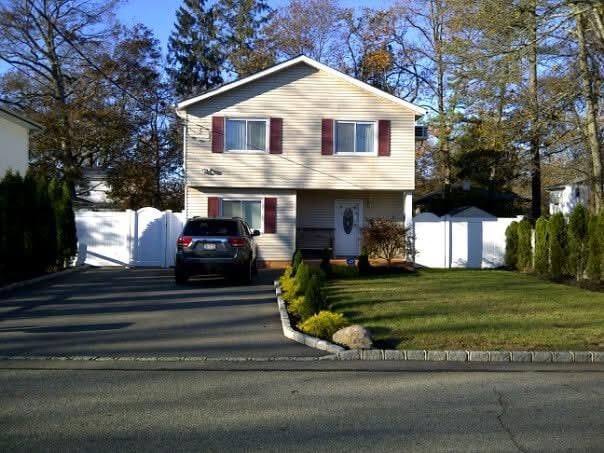 view of front of home with a front yard