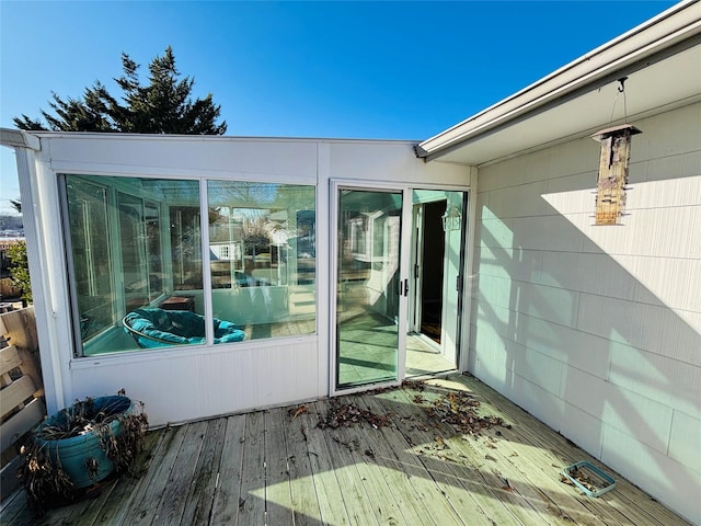 property entrance featuring a deck