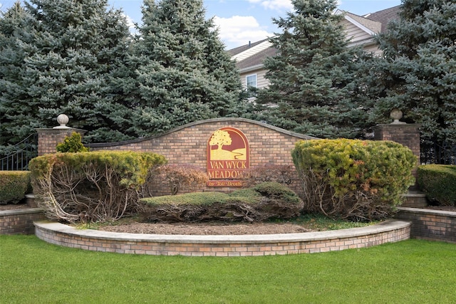 community / neighborhood sign with a lawn