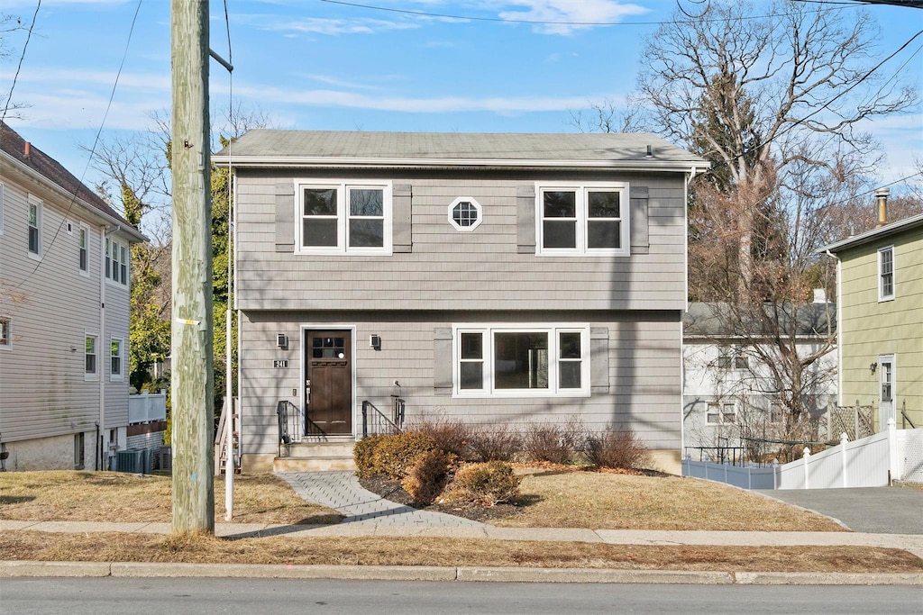 view of front of property