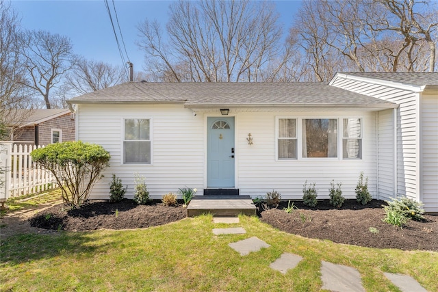 view of front of home featuring a front lawn