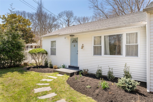 view of front of home featuring a front yard