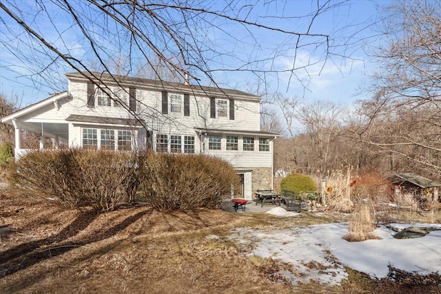 view of front of house featuring driveway